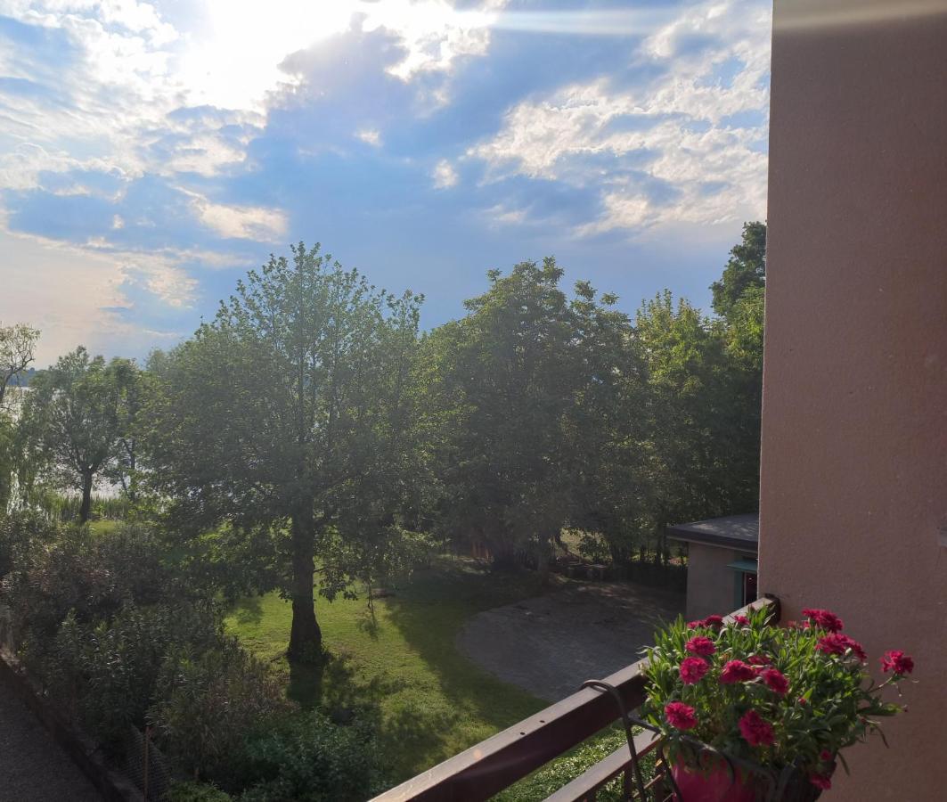 Appartamento Miralago Con Giardino Sul Lago ガヴィラーテ エクステリア 写真