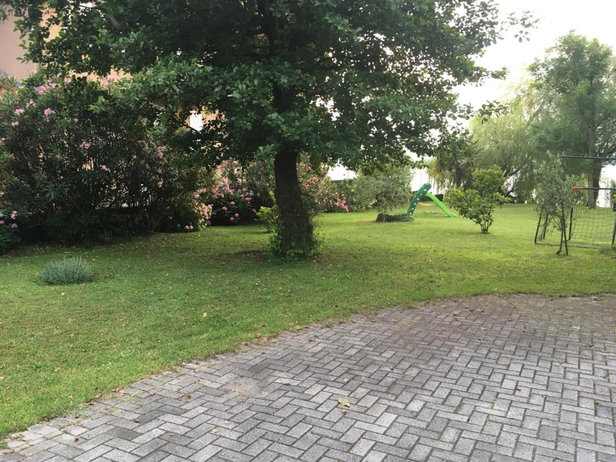 Appartamento Miralago Con Giardino Sul Lago ガヴィラーテ エクステリア 写真
